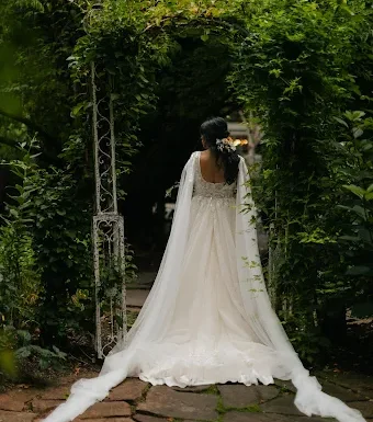 The Wedding Dresser Gallery 0