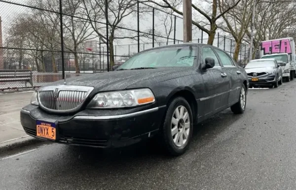 Onyx Limo & Car Service Gallery 3